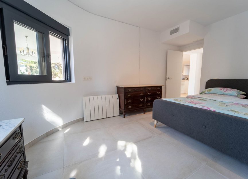 Resale - House - Detached Villa - Marbella - Marbesa