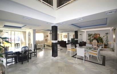 Resale - Ground floor apartment - Marbella - Puerto Banús