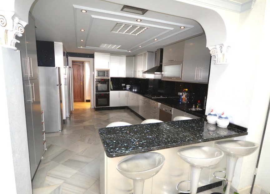 Resale - Ground floor apartment - Marbella - Puerto Banús