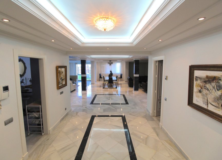 Resale - Ground floor apartment - Marbella - Puerto Banús
