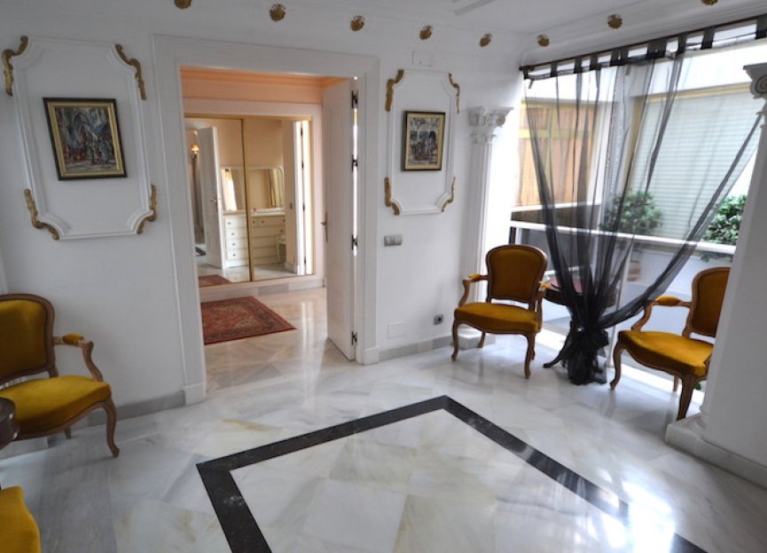 Resale - Ground floor apartment - Marbella - Puerto Banús