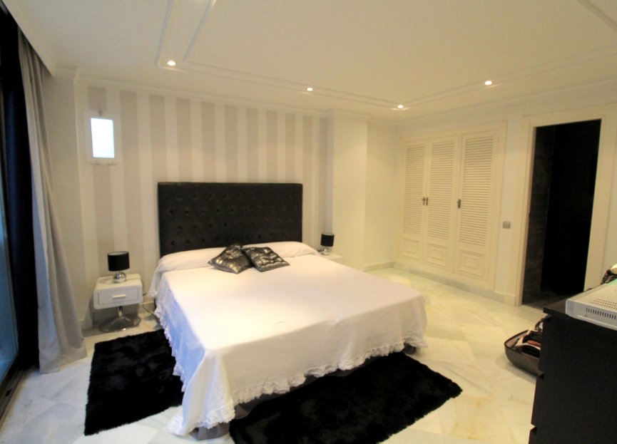 Resale - Ground floor apartment - Marbella - Puerto Banús