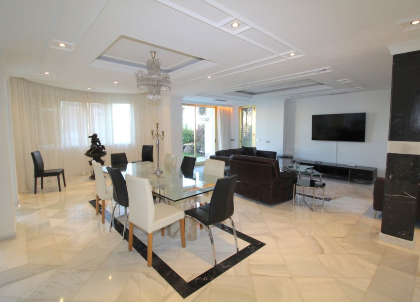 Resale - Ground floor apartment - Marbella - Puerto Banús