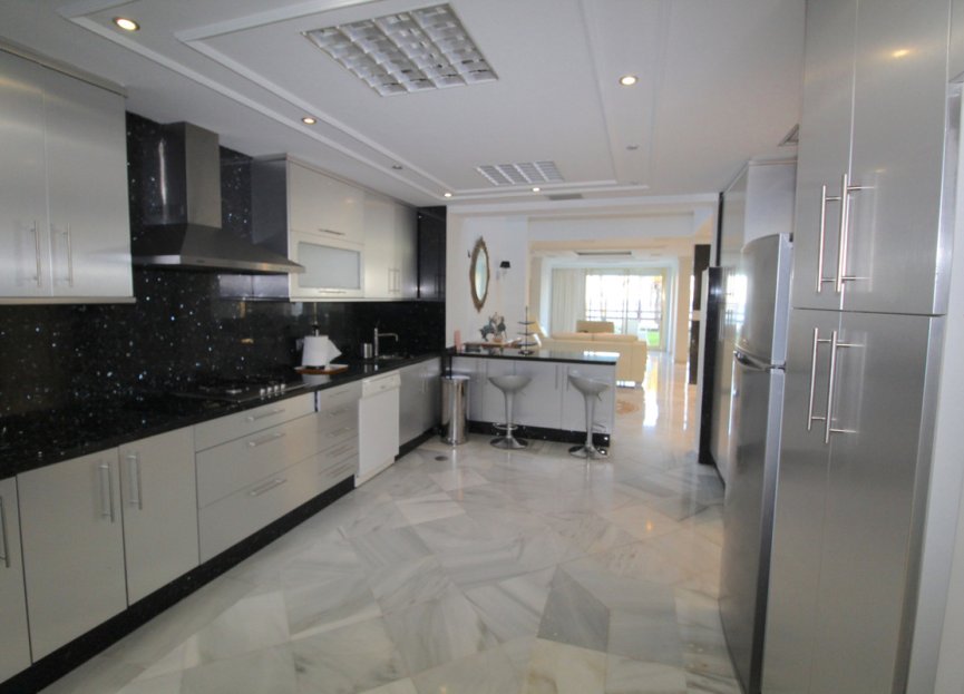 Resale - Ground floor apartment - Marbella - Puerto Banús