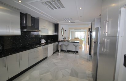 Resale - Ground floor apartment - Marbella - Puerto Banús