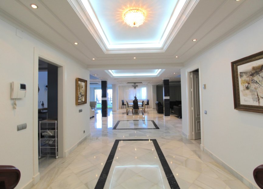 Resale - Ground floor apartment - Marbella - Puerto Banús