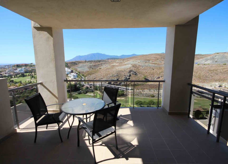 Resale - Apartment - Middle Floor Apartment - Benahavís - Benahavís Centro