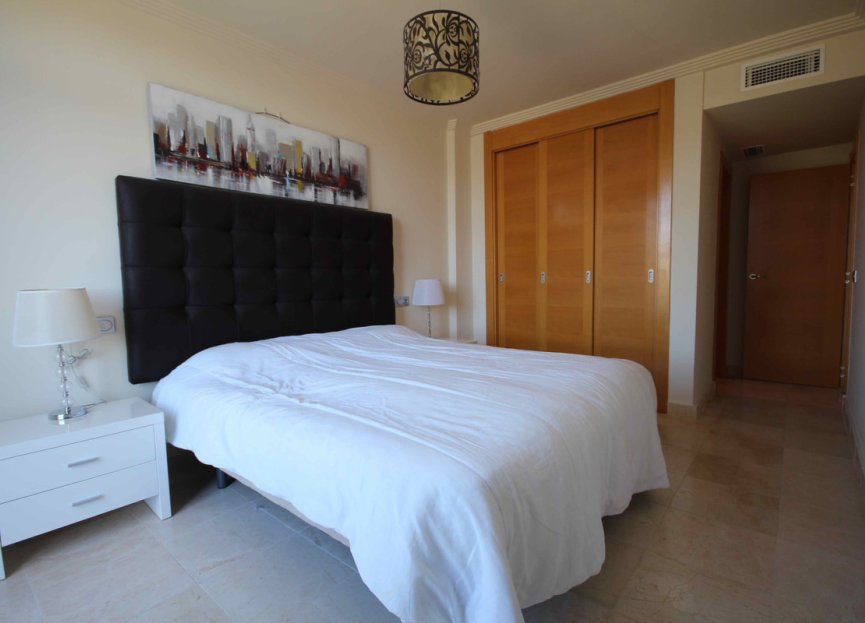 Resale - Apartment - Middle Floor Apartment - Benahavís - Benahavís Centro