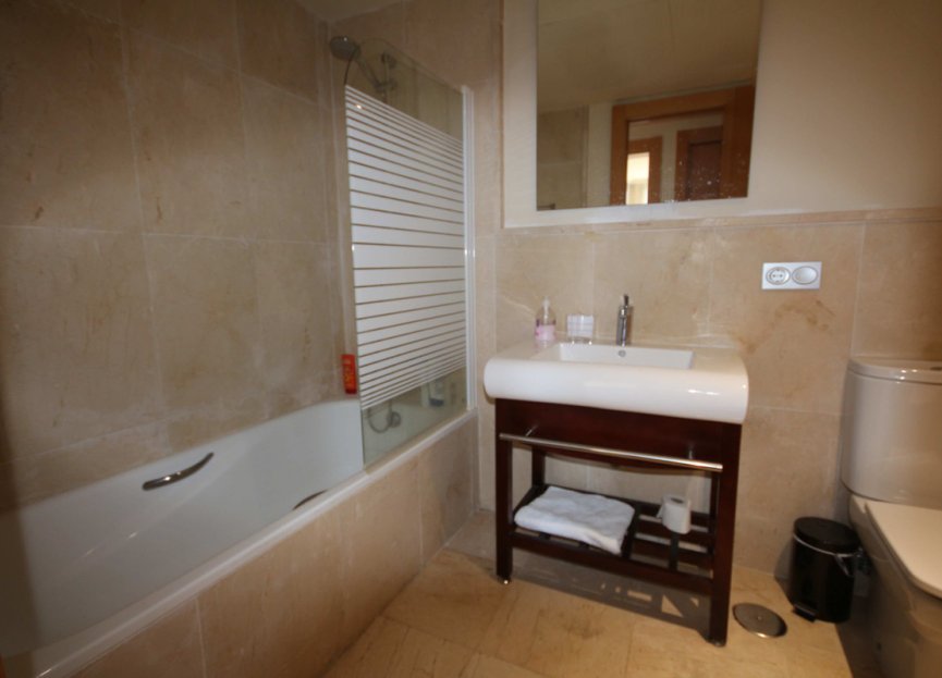 Resale - Apartment - Middle Floor Apartment - Benahavís - Benahavís Centro