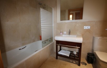 Resale - Apartment - Middle Floor Apartment - Benahavís - Benahavís Centro