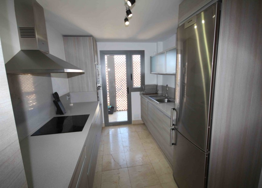 Resale - Apartment - Middle Floor Apartment - Benahavís - Benahavís Centro