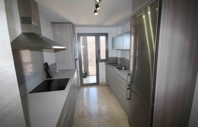 Resale - Apartment - Middle Floor Apartment - Benahavís - Benahavís Centro