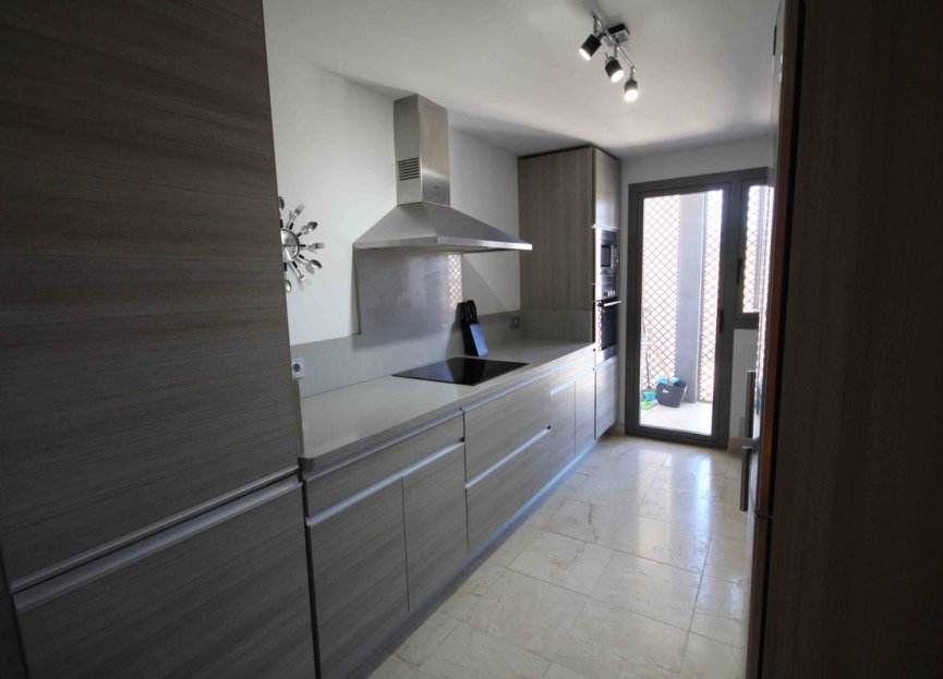 Resale - Apartment - Middle Floor Apartment - Benahavís - Benahavís Centro