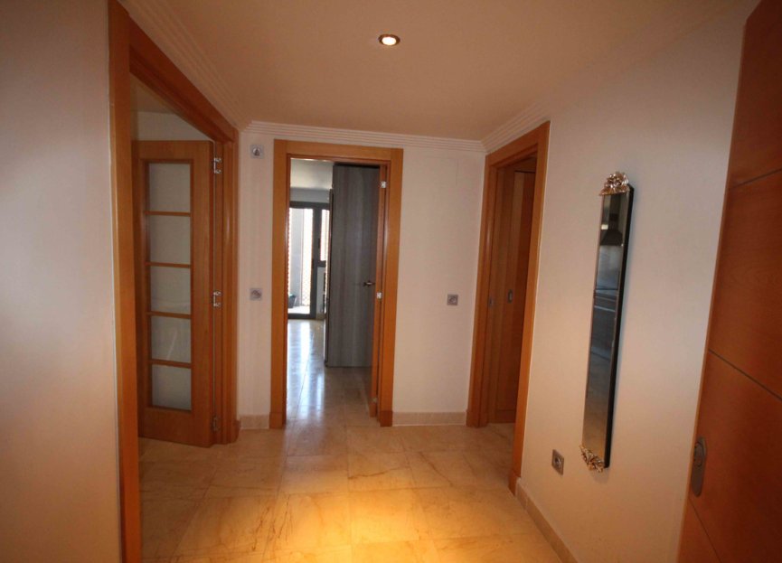 Resale - Apartment - Middle Floor Apartment - Benahavís - Benahavís Centro