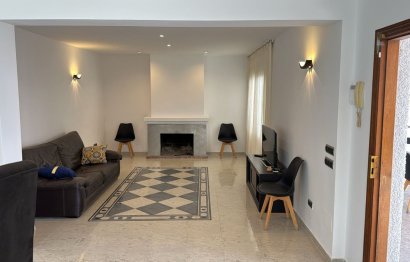 Resale - House - Detached Villa - Estepona - Estepona Centro