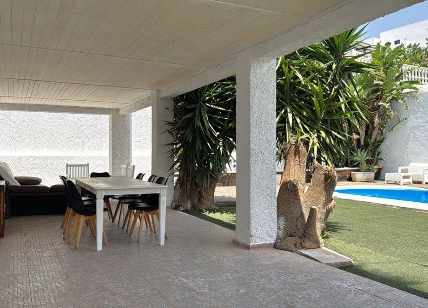 Resale - House - Detached Villa - Estepona - Estepona Centro