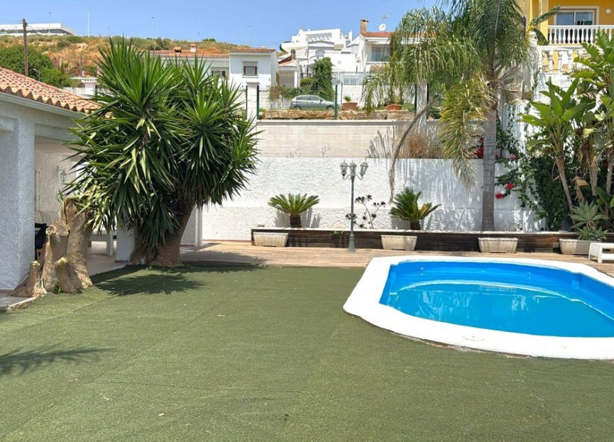 Resale - House - Detached Villa - Estepona - Estepona Centro