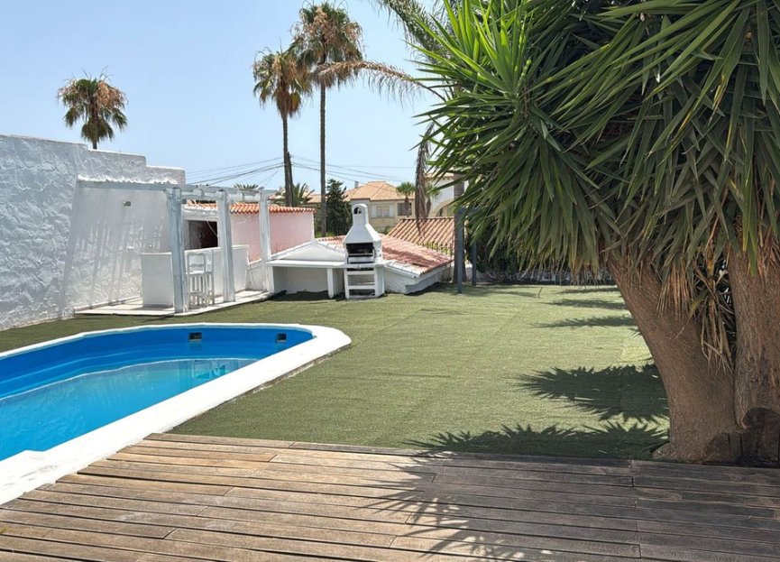 Resale - House - Detached Villa - Estepona - Estepona Centro