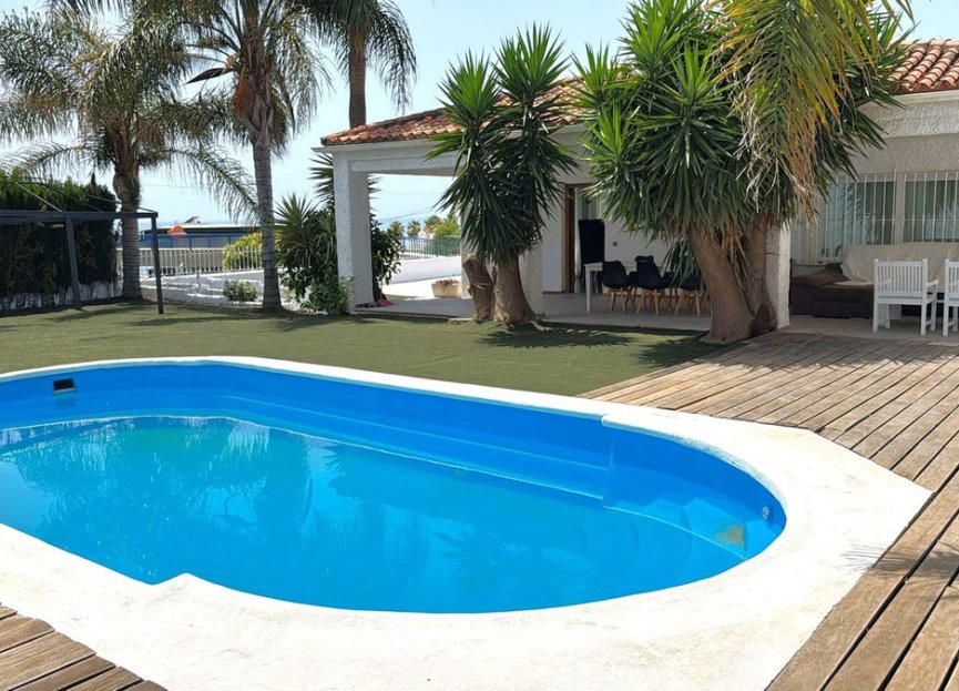 Resale - House - Detached Villa - Estepona - Estepona Centro