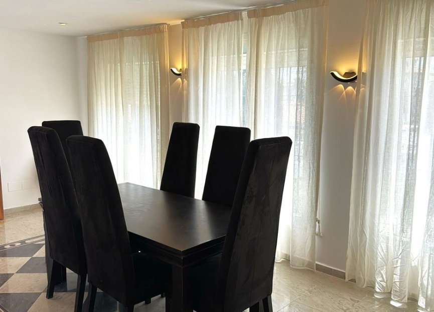 Resale - House - Detached Villa - Estepona - Estepona Centro