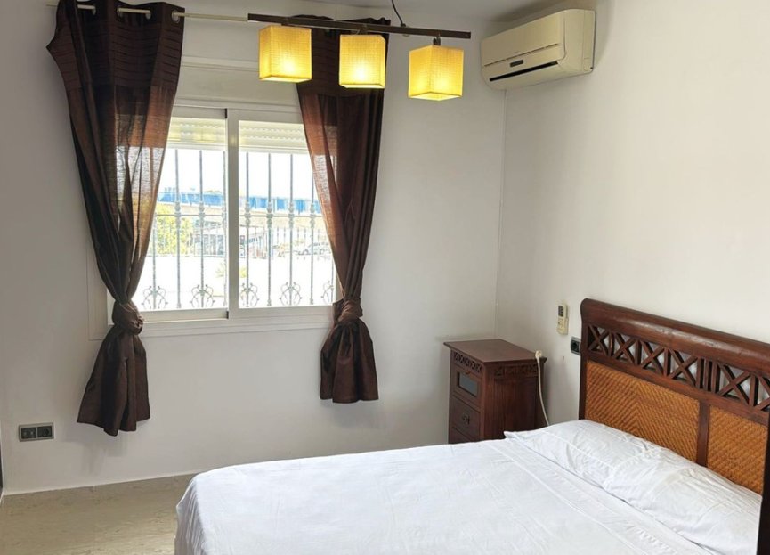 Resale - House - Detached Villa - Estepona - Estepona Centro