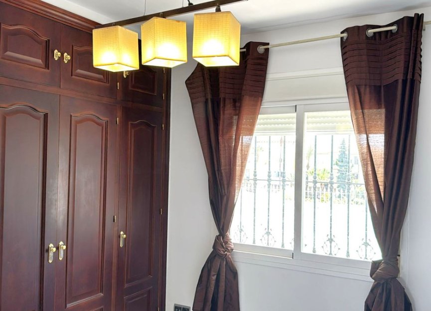 Resale - House - Detached Villa - Estepona - Estepona Centro