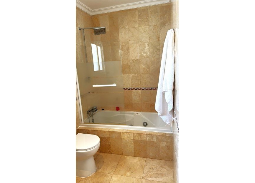 Resale - House - Detached Villa - Estepona - Estepona Centro