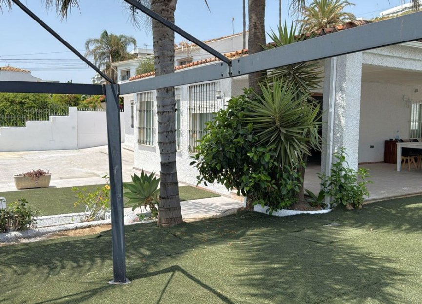 Resale - House - Detached Villa - Estepona - Estepona Centro