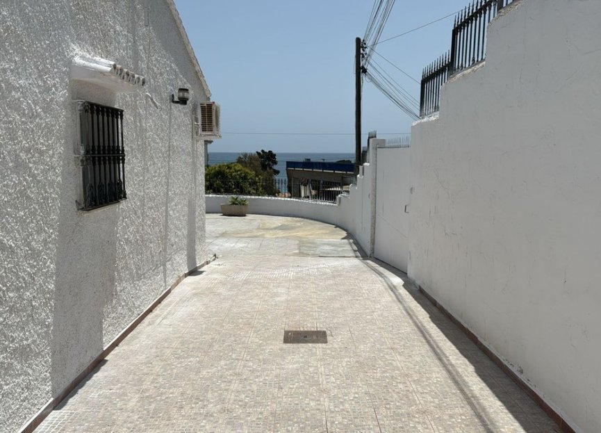 Resale - House - Detached Villa - Estepona - Estepona Centro