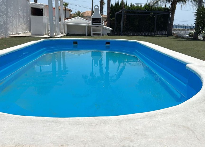 Resale - House - Detached Villa - Estepona - Estepona Centro