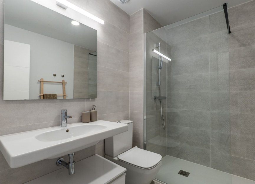 Resale - Apartment - Middle Floor Apartment - Estepona - Estepona Centro