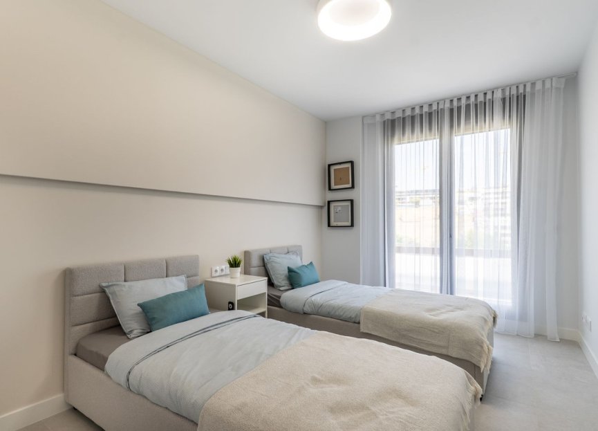 Resale - Apartment - Middle Floor Apartment - Estepona - Estepona Centro