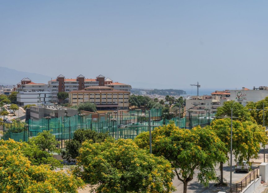 Resale - Apartment - Middle Floor Apartment - Estepona - Estepona Centro