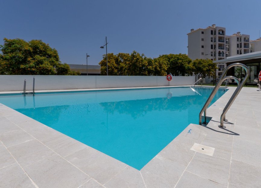 Resale - Apartment - Middle Floor Apartment - Estepona - Estepona Centro