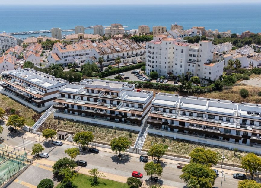 Resale - Apartment - Middle Floor Apartment - Estepona - Estepona Centro