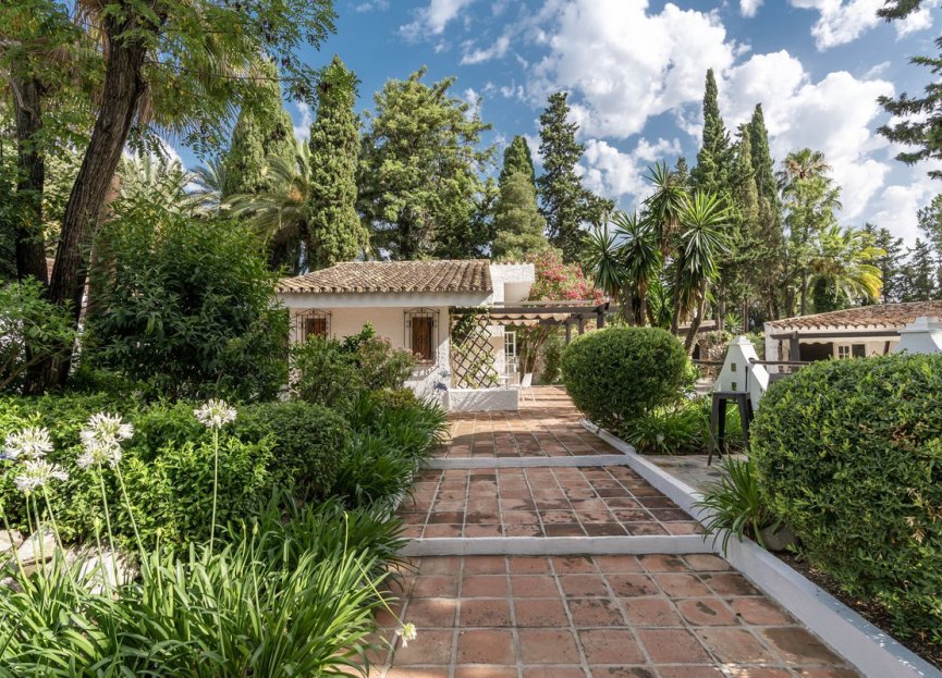 Resale - House - Detached Villa - Estepona - Estepona Centro