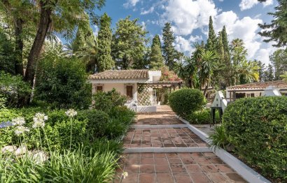 Resale - House - Detached Villa - Estepona - Estepona Centro