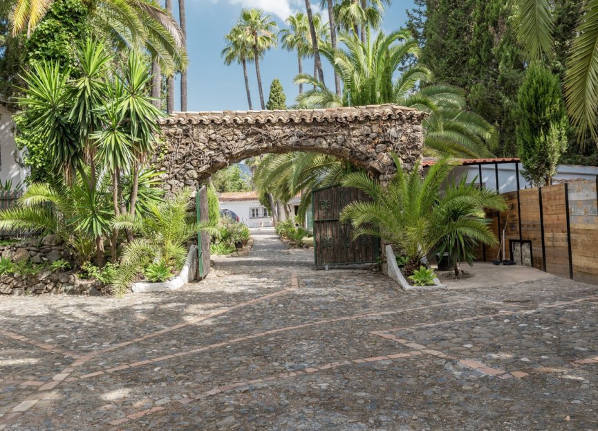 Resale - House - Detached Villa - Estepona - Estepona Centro