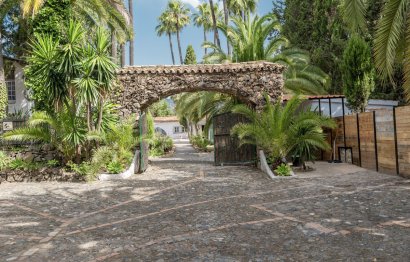 Resale - House - Detached Villa - Estepona - Estepona Centro