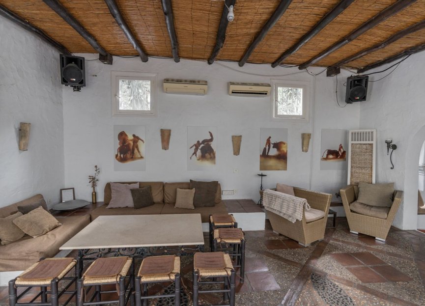 Resale - House - Detached Villa - Estepona - Estepona Centro