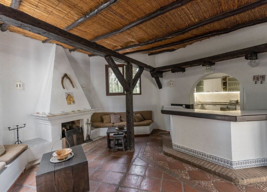 Resale - House - Detached Villa - Estepona - Estepona Centro