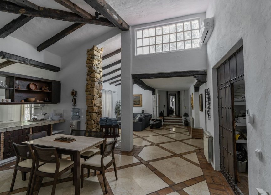 Resale - House - Detached Villa - Estepona - Estepona Centro