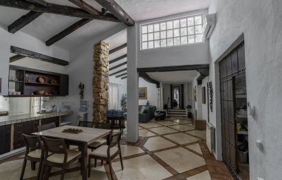 Resale - House - Detached Villa - Estepona - Estepona Centro