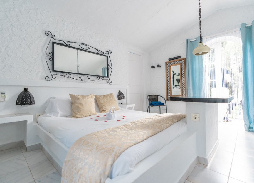 Resale - House - Detached Villa - Estepona - Estepona Centro