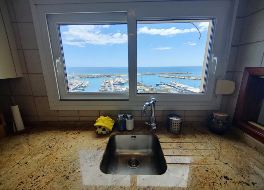 Resale - Apartment - Middle Floor Apartment - Estepona - Estepona Centro