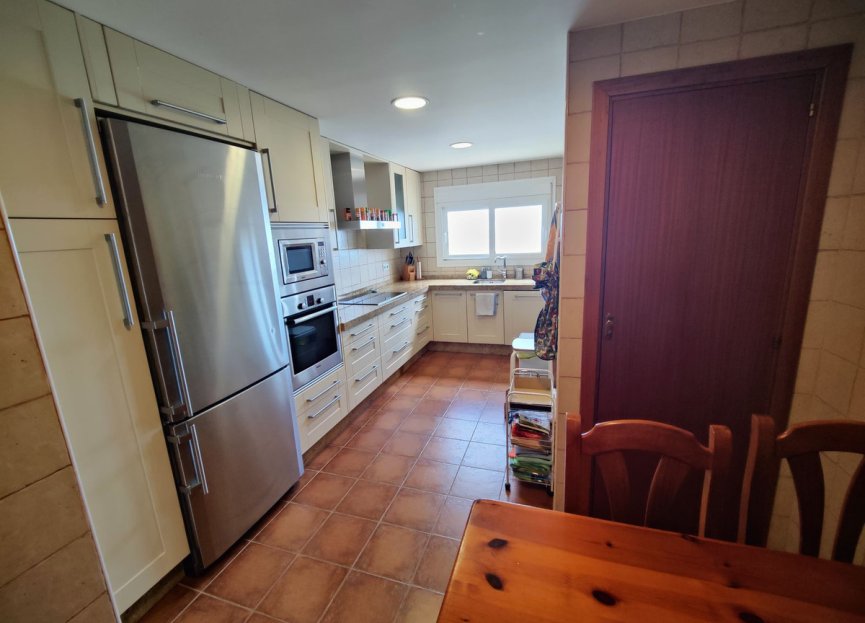 Resale - Apartment - Middle Floor Apartment - Estepona - Estepona Centro