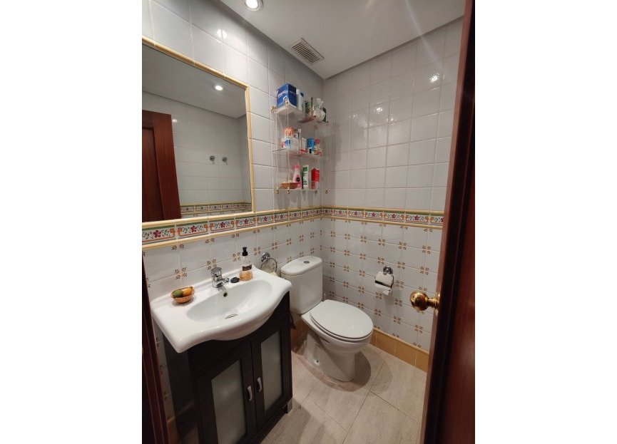 Resale - Apartment - Middle Floor Apartment - Estepona - Estepona Centro