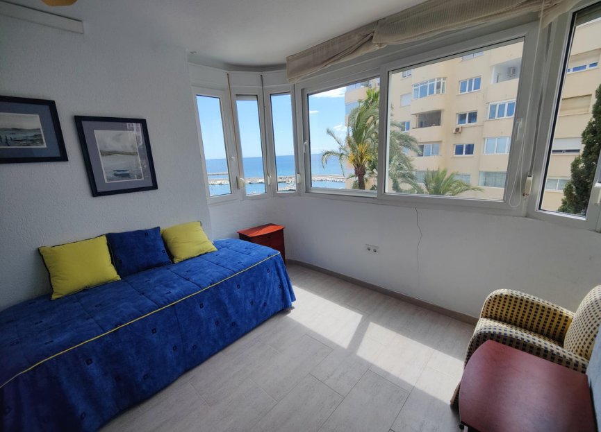 Resale - Apartment - Middle Floor Apartment - Estepona - Estepona Centro