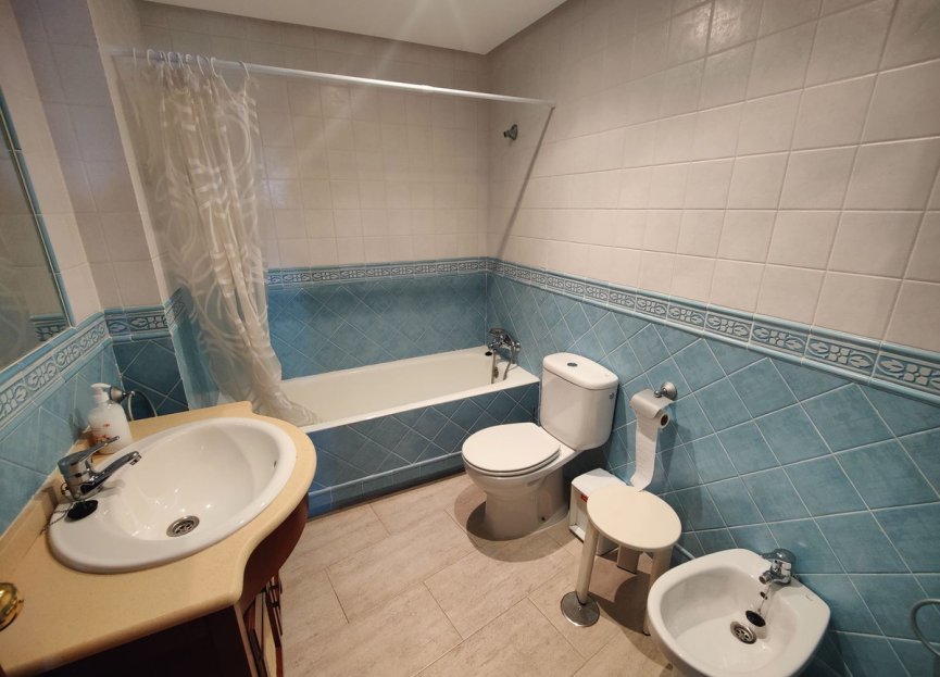 Resale - Apartment - Middle Floor Apartment - Estepona - Estepona Centro