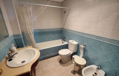 Resale - Apartment - Middle Floor Apartment - Estepona - Estepona Centro